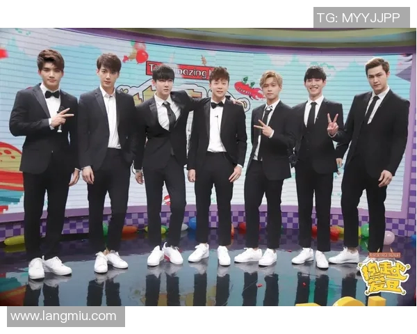 爱豆与足球明星的亲密互动揭示了运动与偶像文化的完美结合 爱豆与足球明星的亲密互动揭示了运动与偶像文化的完美结合