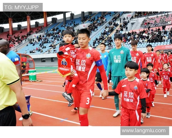 比心足球明星的荣耀之路与背后故事揭秘 比心足球明星的荣耀之路与背后故事揭秘