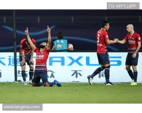 成都足球队以62分稳居冠军赛积分榜首位,争夺荣誉在望 成都足球队以62分稳居冠军赛积分榜首位,争夺荣誉在望