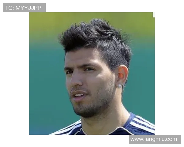 揭秘足球明星假发真相谁是场上发型的伪装者 揭秘足球明星假发真相谁是场上发型的伪装者