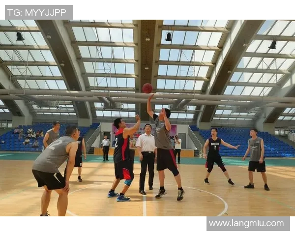 杨军专访:从青涩少年到篮球传奇的成长之路回顾 杨军专访:从青涩少年到篮球传奇的成长之路回顾